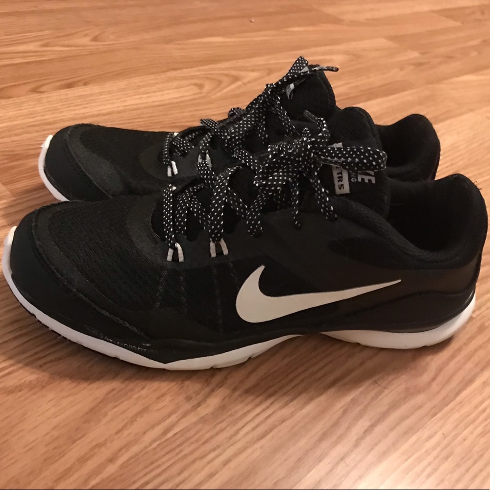 Nike women’s gym shoes